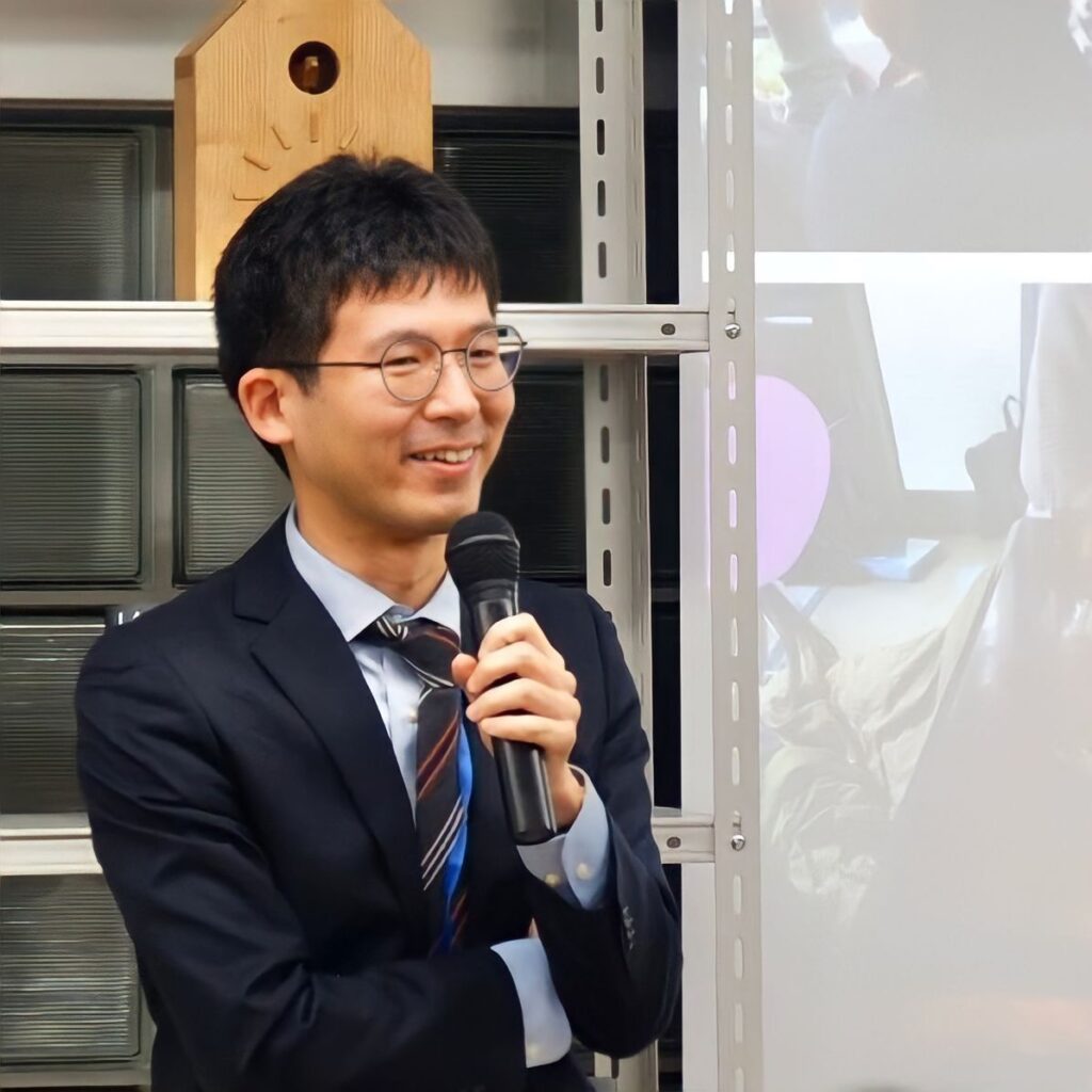 『医学部を諦め、外国語学部への進学を決意』中原亮　フードサービス業勤務